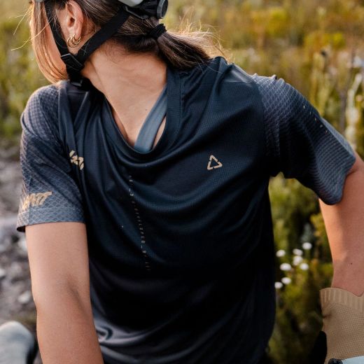 🖤🚴‍♀️ Camiseta Leatt MTB Trail 3.0 Mujer Negro Ghost | Estilo, rendimiento y comodidad sin límites 🌲💨