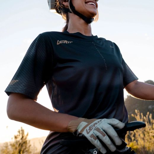 🖤🚴‍♀️ Camiseta Leatt MTB Trail 3.0 Mujer Negro Ghost | Estilo, rendimiento y comodidad sin límites 🌲💨