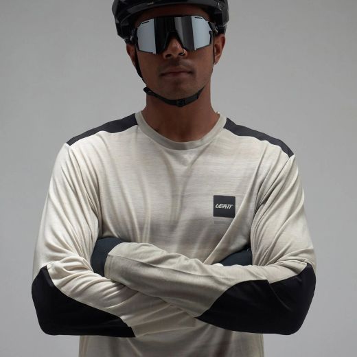 🤍🚵‍♂️ Camiseta Leatt MTB Trail 4.0 Manga Larga Blanco Cream | Protección y estilo en tus rutas 🌄✨
