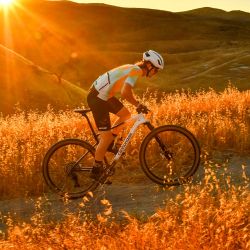 🚵‍♀️🔥 Camiseta Leatt MTB Endurance 3.0 – Blanco Heatmap 🤍🌡️