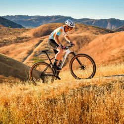 🚵‍♀️🔥 Camiseta Leatt MTB Endurance 3.0 – Blanco Heatmap 🤍🌡️