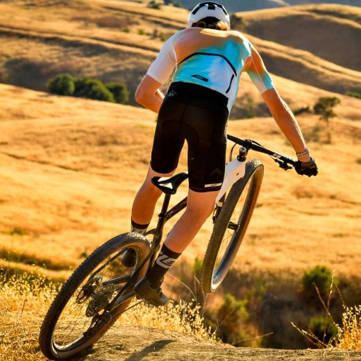 🚵‍♀️🔥 Camiseta Leatt MTB Endurance 3.0 – Blanco Heatmap 🤍🌡️