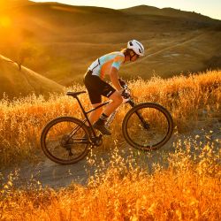 🚵‍♀️🔥 Camiseta Leatt MTB Endurance 3.0 – Blanco Heatmap 🤍🌡️