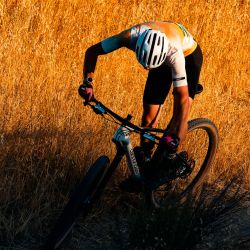 🚵‍♀️🔥 Camiseta Leatt MTB Endurance 3.0 – Blanco Heatmap 🤍🌡️