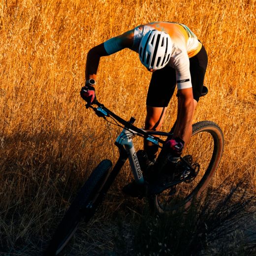 🚵‍♀️🔥 Camiseta Leatt MTB Endurance 3.0 – Blanco Heatmap 🤍🌡️