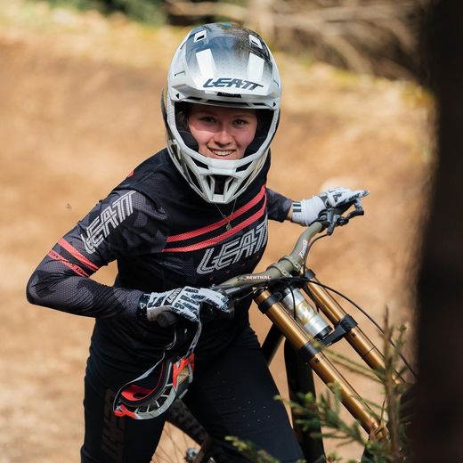 Camiseta Leatt MTB Gravity 4.0 WN Negro | Ropa de Alto Rendimiento para Mujeres Ciclistas de MTB