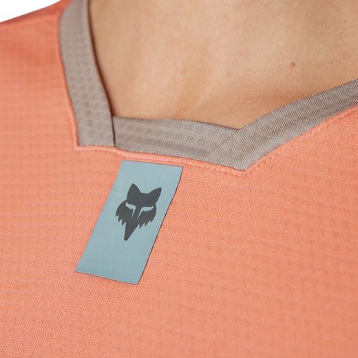 Camiseta Técnica Fox de Manga Larga Defend para Mujer – Resistencia y Rendimiento en MTB