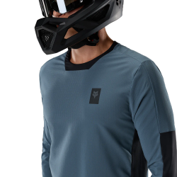 ❄️🚵‍♀️ Camiseta Técnica de Manga Larga Fox Defend Thermal – Calidez y Rendimiento para el Ciclista Exigente