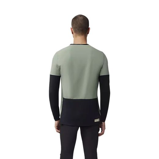 🔥 Camiseta Técnica Fox Defend Thermal – Calidez y Rendimiento para tus Aventuras al Aire Libre 🦊