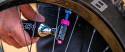 💨🔧 Cartucho CO₂ Muc-Off 25 g (Pack 20 Unidades) | Inflado Rápido, Potente y Seguro