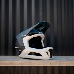🧠💙 Casco Leatt MTB Gravity 5.0 Azul – Protección máxima, rendimiento profesional y estilo impactante ⚡🚵‍♂️