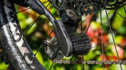 Cepillo Muc-Off Cassette y Cubierta | Limpieza Profunda de Transmisión y Neumáticos