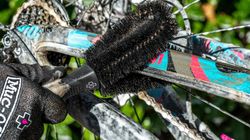 Cepillo Muc-Off Doble Cabezal 🧽🚴 | Limpieza Profunda para Bicicleta