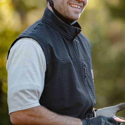 🖤🚵‍♂️ Chaleco Leatt MTB ThermaFlow 5.0 Negro – Protección térmica ligera y libertad de movimiento ❄️🔥