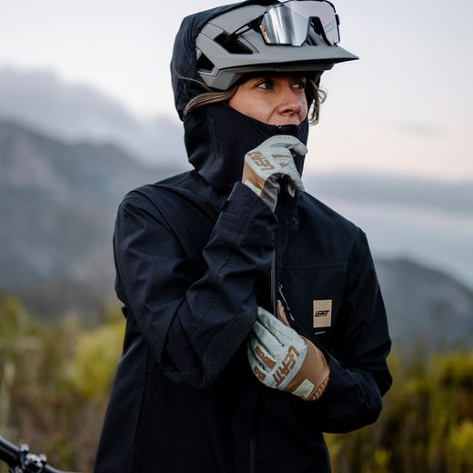 ⚫🚵‍♀️ Chaqueta Leatt MTB HydraDri 3.0 Mujer Negro – Rendimiento, protección y estilo sin límites 🌧️🔥
