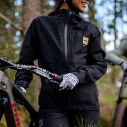 ⚫🚵‍♀️ Chaqueta Leatt MTB HydraDri 3.0 Mujer Negro – Rendimiento, protección y estilo sin límites 🌧️🔥