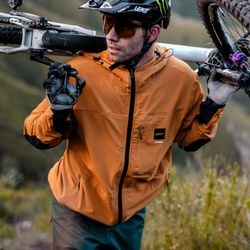 💛🚵‍♂️ Chaqueta Leatt MTB ThermaFlow 5.0 Amarillo Lager – Máxima protección térmica y estilo en tus rutas ❄️🔥