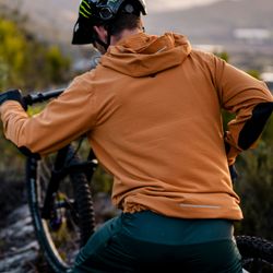 💛🚵‍♂️ Chaqueta Leatt MTB ThermaFlow 5.0 Amarillo Lager – Máxima protección térmica y estilo en tus rutas ❄️🔥
