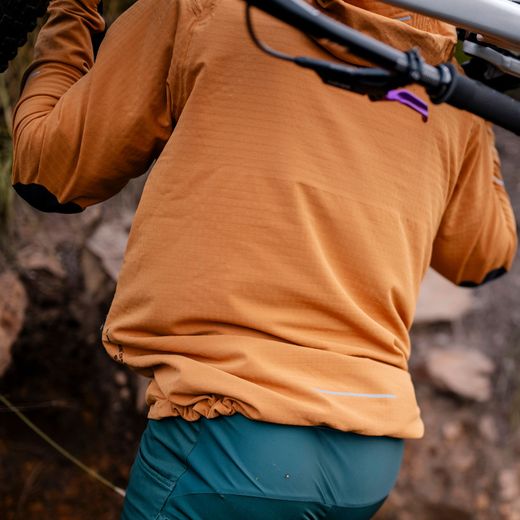 💛🚵‍♂️ Chaqueta Leatt MTB ThermaFlow 5.0 Amarillo Lager – Máxima protección térmica y estilo en tus rutas ❄️🔥