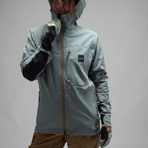 💚🚵‍♀️ Chaqueta Leatt MTB ThermaFlow 5.0 Mujer Verde Mist – Máximo confort térmico y estilo para tus rutas invernales ❄️🔥