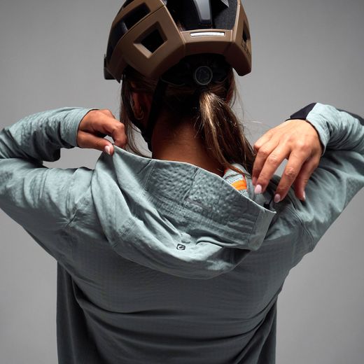 💚🚵‍♀️ Chaqueta Leatt MTB ThermaFlow 5.0 Mujer Verde Mist – Máximo confort térmico y estilo para tus rutas invernales ❄️🔥
