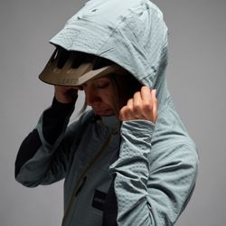 💚🚵‍♀️ Chaqueta Leatt MTB ThermaFlow 5.0 Mujer Verde Mist – Máximo confort térmico y estilo para tus rutas invernales ❄️🔥