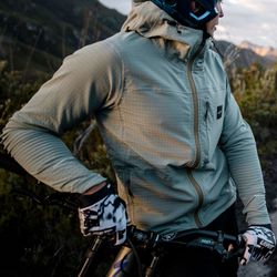 💚🚵‍♂️ Chaqueta Leatt MTB ThermaFlow 5.0 Verde Mist – Calidez, rendimiento y estilo para tus rutas más frías ❄️🔥