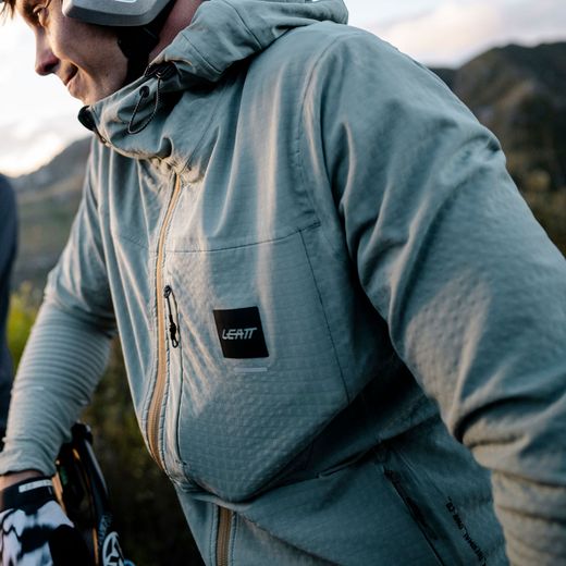 💚🚵‍♂️ Chaqueta Leatt MTB ThermaFlow 5.0 Verde Mist – Calidez, rendimiento y estilo para tus rutas más frías ❄️🔥