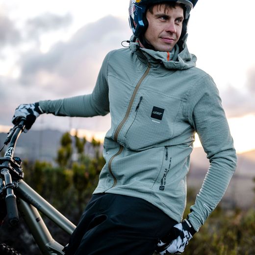 💚🚵‍♂️ Chaqueta Leatt MTB ThermaFlow 5.0 Verde Mist – Calidez, rendimiento y estilo para tus rutas más frías ❄️🔥