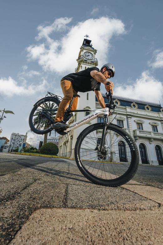⚡🚵‍♂️ Bicicleta Eléctrica Mondraker CHASER X | Comodidad Urbana y Rendimiento Off-Road en una e-Bike Versátil