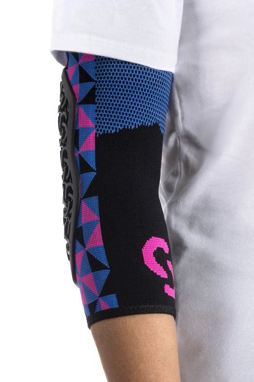 🛡️ Coderas Protectoras Flow Arlecchino Rosa Azul 💗💙 | Protección MTB, Trail y Enduro 🚵‍♂️🔥