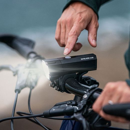 🚴‍♂️💡 Luz Delantera Blackburn Dayblazer  – 1500 Lúmenes 🔥 | Potencia Máxima y Seguridad para Ruta y MTB 🌙