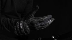 🧤⚡🚵‍♂️ Guantes Muc-Off D30 Rider Punk 🖤🤘 | Protección Máxima y Estilo Rebelde 🚴‍♂️🔥