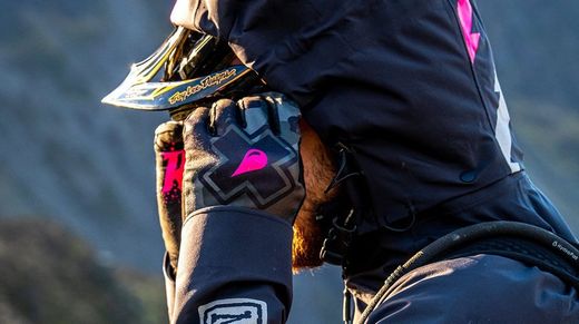 🧤🔥 Guantes Muc-Off MTB Camo | Control, estilo y protección sobre la bici 🚴‍♂️🌲