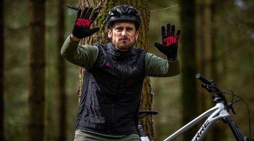 🖤🧤 Guantes Muc-Off MTB Gris | Máximo confort y control en tus rutas MTB 🚵‍♂️⚙️