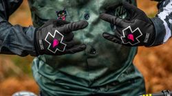 🖤🧤 Guantes Muc-Off MTB Negro | Rendimiento, confort y estilo sobre la bici 🚵‍♂️🌲