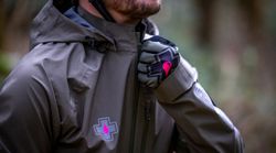 💚🧤 Guantes Muc-Off MTB Verde | Comodidad, agarre y estilo para tus rutas 🚵‍♂️🌿