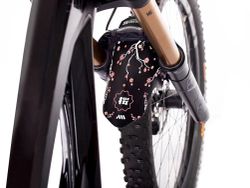 🚵‍♂️ Guardabarros AMS – Sakura  🌸 Protección elegante con un toque de estilo japonés