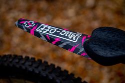 🚵‍♂️ Guardabarros Trasero Muc-Off Bolt – 26-29"  🛡️ Protección rápida y eficiente para tu bicicleta
