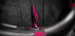 Juego de Válvulas Tubeless Muc-Off Big Bore Lite 45 mm Arcoíris | Flujo Extra Rápido y Estilo Único para MTB y Ruta