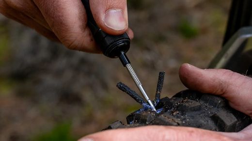 KIT CAPSULA MECHAS REPARACION TUBELESS MUC-OFF ALUMINIO NEGRO (TUBELESS REPAIR CAPSULE)