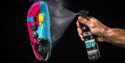 KIT CUIDADO ZAPATILLAS MUC-OFF (INCLUYE LIMPIADOR/NEUTRALIZADOR