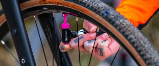Kit Inflado Muc-Off Carretera ⛽️ Bomba Compacta y Accesorios Premium para Ciclistas Pro