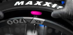 Kit Válvula Tubeless + Soporte Muc-Off Secure Tag 🛠️🚴‍♂️ para Localizador Apple AirTag 🍏🔒 | Seguridad y Rendimiento para tu Bicicleta
