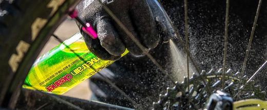 Limpiador de Transmisión Muc-Off Bio 500 ml | Desengrasante Ecológico Potente para Cadenas, Piñones y Platos 🚿⚙️ Limpieza Rápida y Profunda