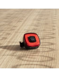 Luz Trasera Eitin para Bicicleta 🚴‍♂️🔴 – 30 Lúmenes 💡 | Visibilidad y Seguridad para Cada Trayecto 🌙