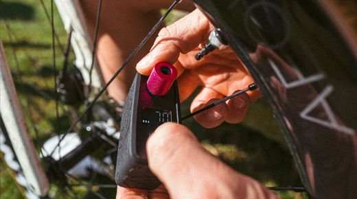 🔋🚲 Mini Hinchador Eléctrico Muc-Off AirMach Pro 120 PSI | Bomba Compacta para Válvulas Presta, Schrader y Big Bore 🚴‍♂️⚡️