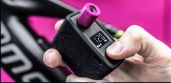 🔋🚲 Mini Hinchador Eléctrico Muc-Off AirMach Pro 120 PSI | Bomba Compacta para Válvulas Presta, Schrader y Big Bore 🚴‍♂️⚡️