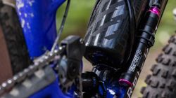 🚴‍♂️💨 Mini Hinchador Muc-Off Airmach Presta/Standard Aluminio | Compacto, Ligero y con Soporte 🔧✨