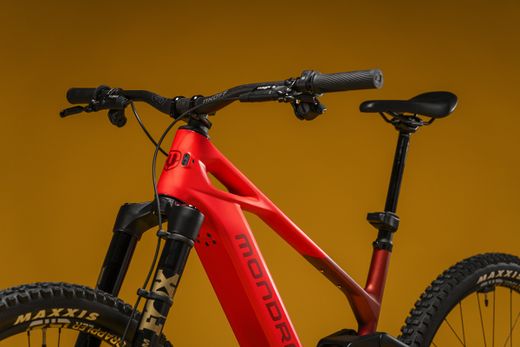🔥🚵‍♂️ Mondraker Crafty Carbon XR Flame Red – Pura potencia, precisión y estilo extremo ❤️‍🔥